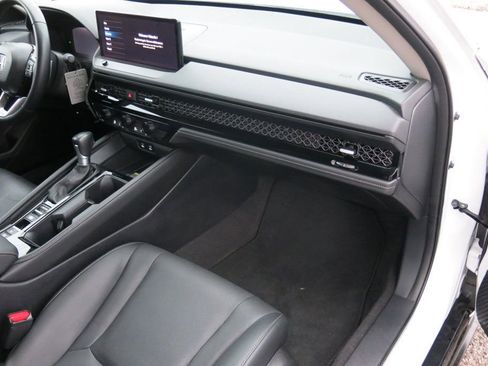 Used 2023 Honda Accord Touring image 9