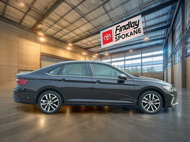 Used 2025 Volkswagen Jetta SE FWD image 4