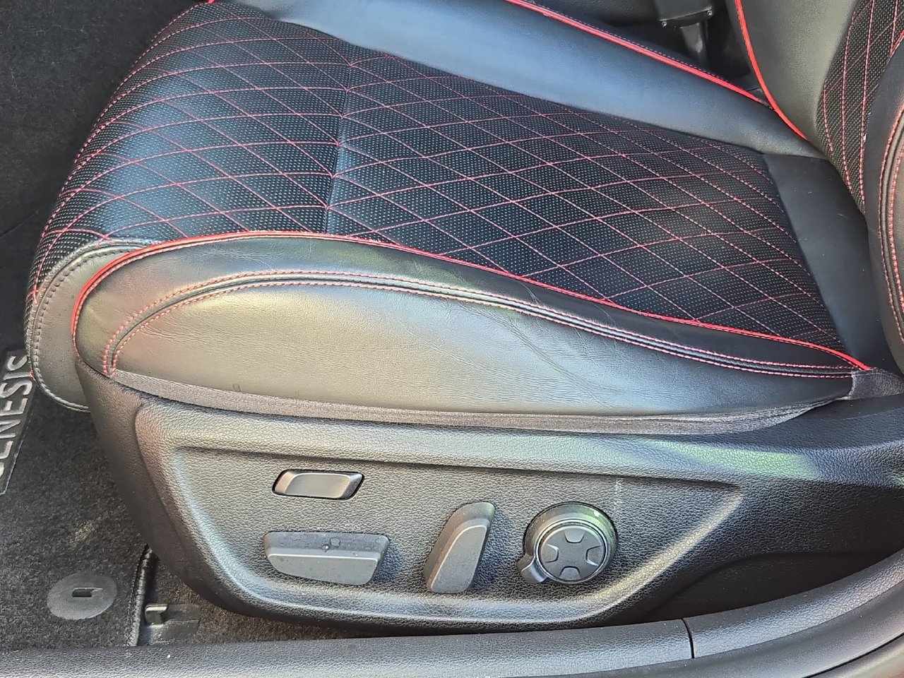 Used 2019 Genesis G70 3.3T Dynamic RWD image 28