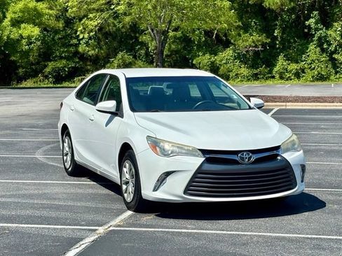Used 2017 Toyota Camry LE FWD image 11