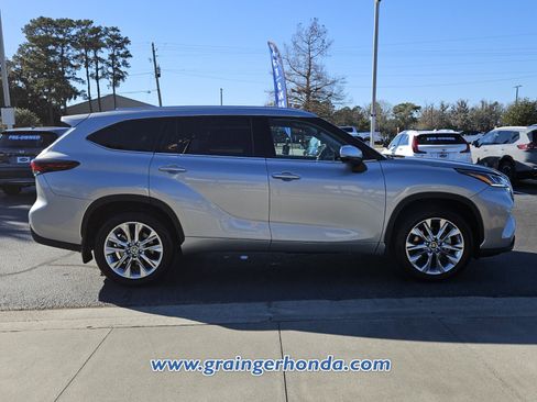 Used 2025 Toyota Highlander Limited image 6