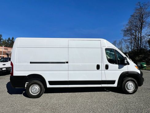 Used 2025 RAM ProMaster 2500 w/ Convenience Group FWD image 8