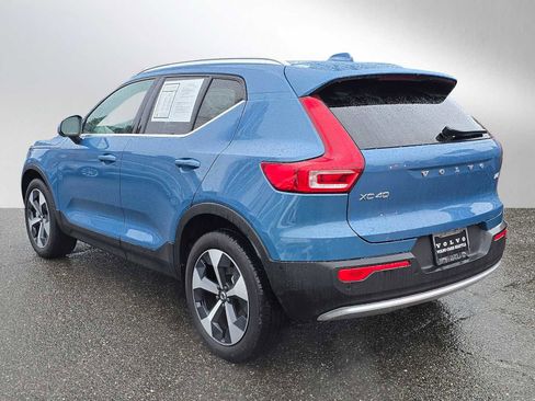 Used 2025 Volvo XC40 B5 Plus image 5