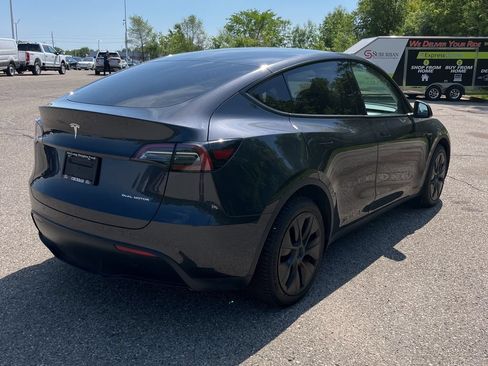 Used 2025 Tesla Model Y Long Range AWD/4WD image 9