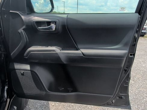 Used 2019 Toyota Tacoma TRD Off-Road AWD/4WD image 49