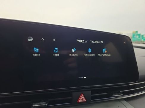 New 2025 Hyundai Elantra Limited image 17