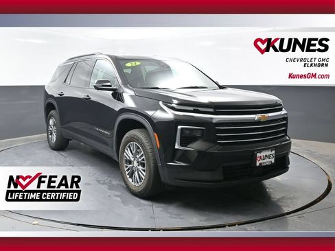 Used 2024 Chevrolet Traverse LT FWD image 1