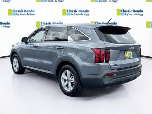Used 2023 Kia Sorento LX FWD image 5