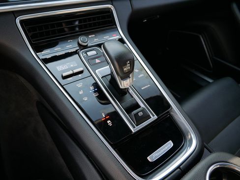 Used 2018 Porsche Panamera 4 image 24
