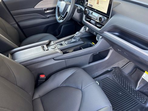 New 2026 Toyota Grand Highlander Limited image 16