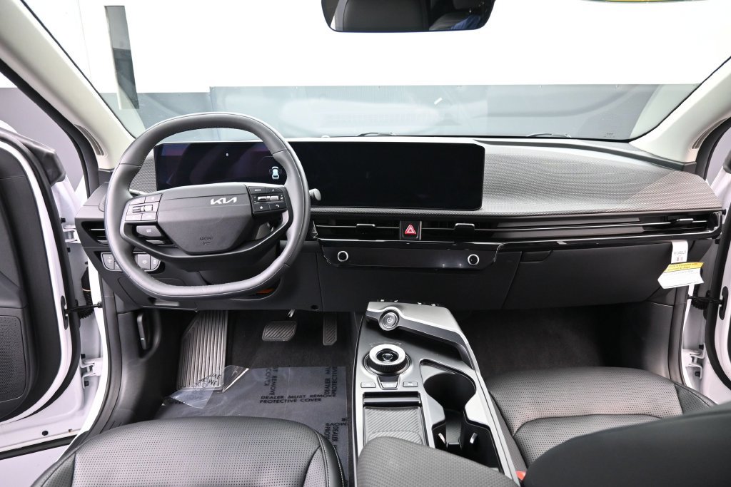 Used 2025 Kia EV6 Wind RWD image 9
