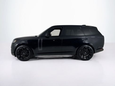 Used 2025 Land Rover Range Rover SE AWD/4WD image 2