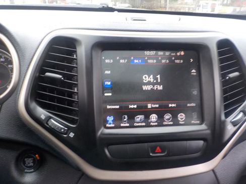 Used 2014 Jeep Cherokee Limited image 23