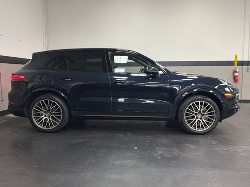 Used 2023 Porsche Cayenne AWD/4WD image 5