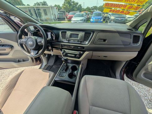 Used 2017 Kia Sedona LX FWD image 16