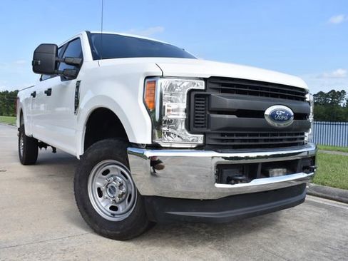 Used 2019 Ford F250 XL w/ Power Equipment Group AWD/4WD image 1