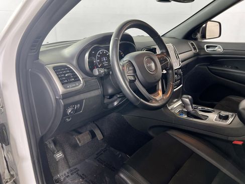 Used 2022 Jeep Grand Cherokee Laredo X image 9