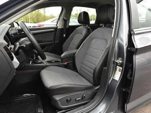 Used 2025 Volkswagen Jetta SE FWD image 20