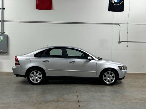 Used 2005 Volvo S40 T5 FWD image 2