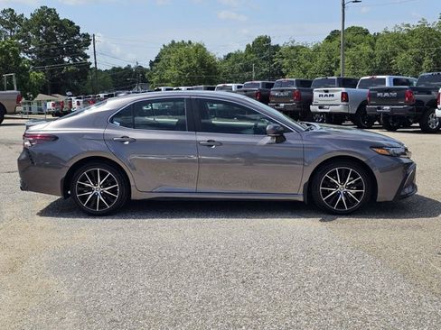 Used 2024 Toyota Camry SE FWD image 7