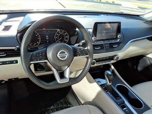 Used 2022 Nissan Altima 2.5 SV image 10