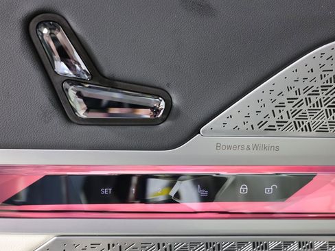 Used 2023 BMW 760i xDrive image 9