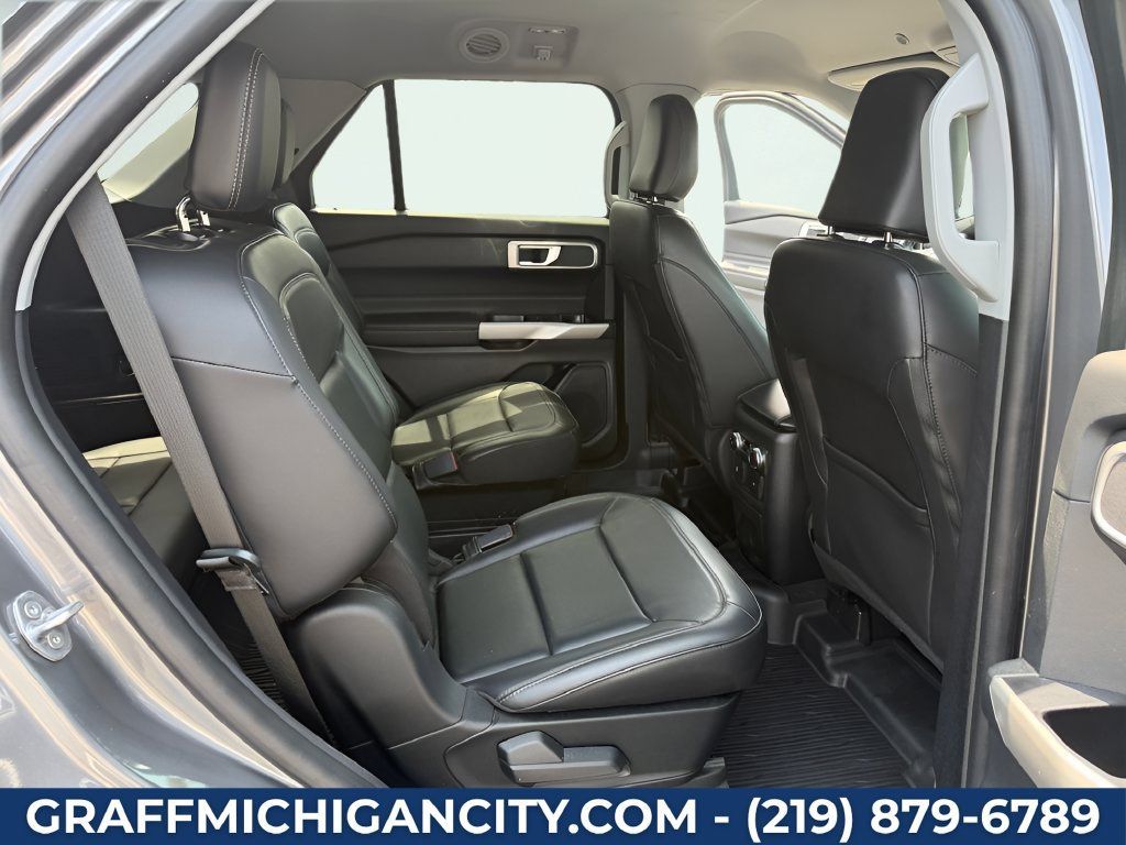 Used 2022 Ford Explorer XLT w/ Equipment Group 202A AWD/4WD image 29