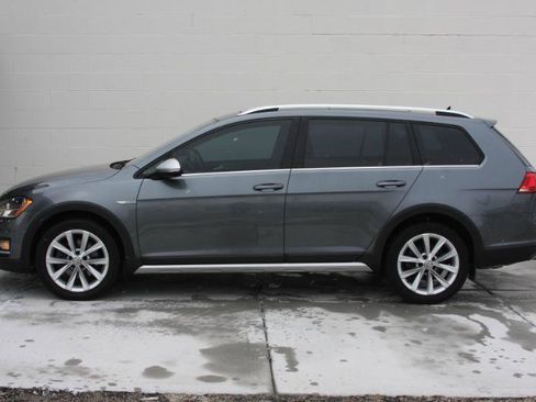 Used 2017 Volkswagen Golf Alltrack SE image 11