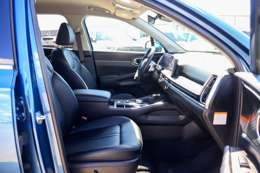 Used 2025 Kia Sorento EX FWD image 10