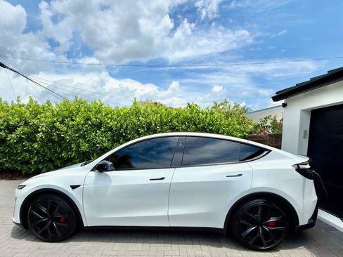 Used 2026 Tesla Model Y Performance AWD/4WD image 2