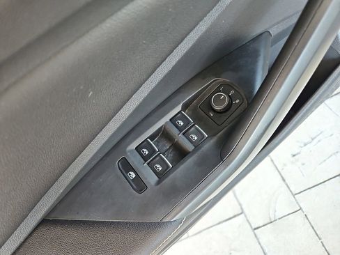 Used 2024 Volkswagen Jetta SE image 10