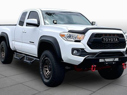 Used 2016 Toyota Tacoma SR w/ SR Convenience Package RWD image 2