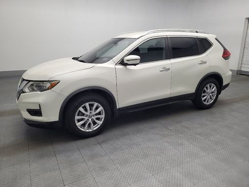 Used 2017 Nissan Rogue SV w/ SV Premium Package image 2