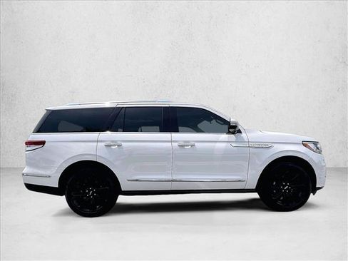 Used 2022 Lincoln Navigator Reserve RWD image 5