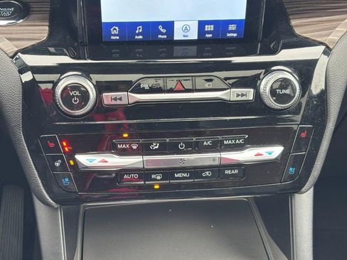 Used 2023 Ford Explorer Limited w/ Limited Technology Package image 26