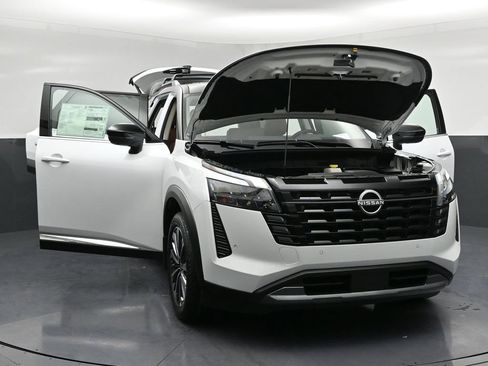 New 2026 Nissan Pathfinder Platinum w/ Lighting Package AWD/4WD image 39