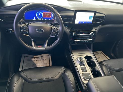 Used 2022 Ford Explorer ST w/ ST Street Pack image 10