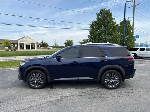 Used 2023 Nissan Pathfinder SL w/ SL Premium Package AWD/4WD image 2
