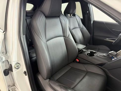 Used 2023 Toyota Venza Limited AWD/4WD image 24