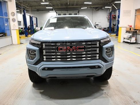Used 2025 GMC Canyon Denali image 2