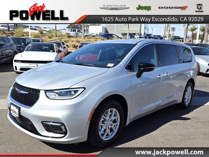 New 2026 Chrysler Pacifica Select