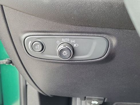 Used 2018 Chevrolet Equinox LT FWD image 19