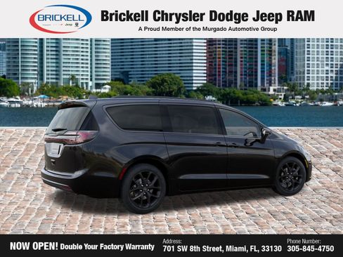 Used 2026 Chrysler Pacifica Select w/ S Appearance Package FWD image 4