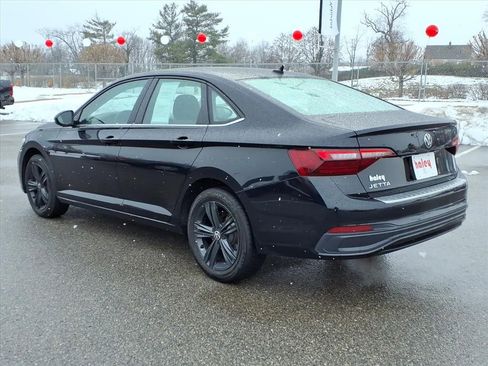 Used 2023 Volkswagen Jetta SE w/ Panoramic Sunroof Package image 7