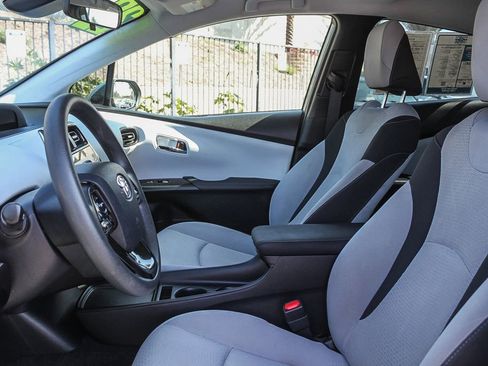 Used 2022 Toyota Prius LE image 22