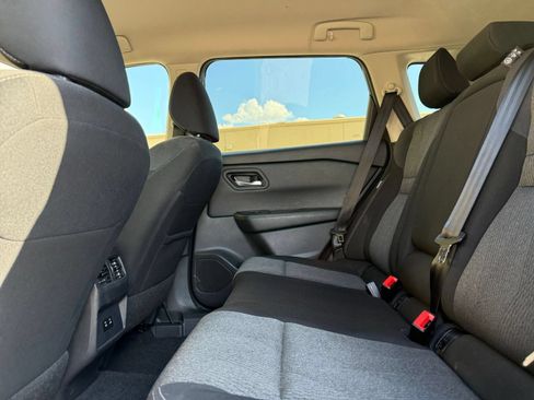 Used 2025 Nissan Rogue SV AWD/4WD image 28