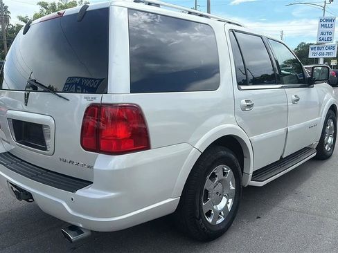 Used 2005 Lincoln Navigator Luxury AWD/4WD image 8