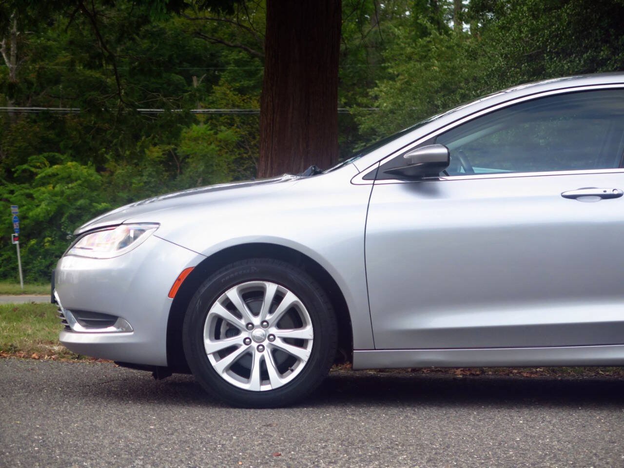 Used 2015 Chrysler 200 Limited w/ Convenience Group FWD image 29
