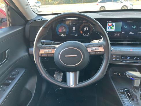 Used 2025 Hyundai Kona SEL image 29