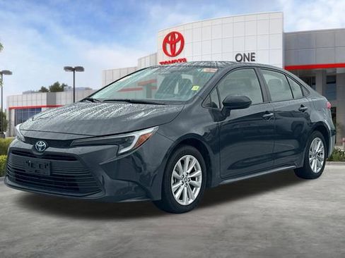 Used 2024 Toyota Corolla LE w/ LE Convenience Package FWD image 3